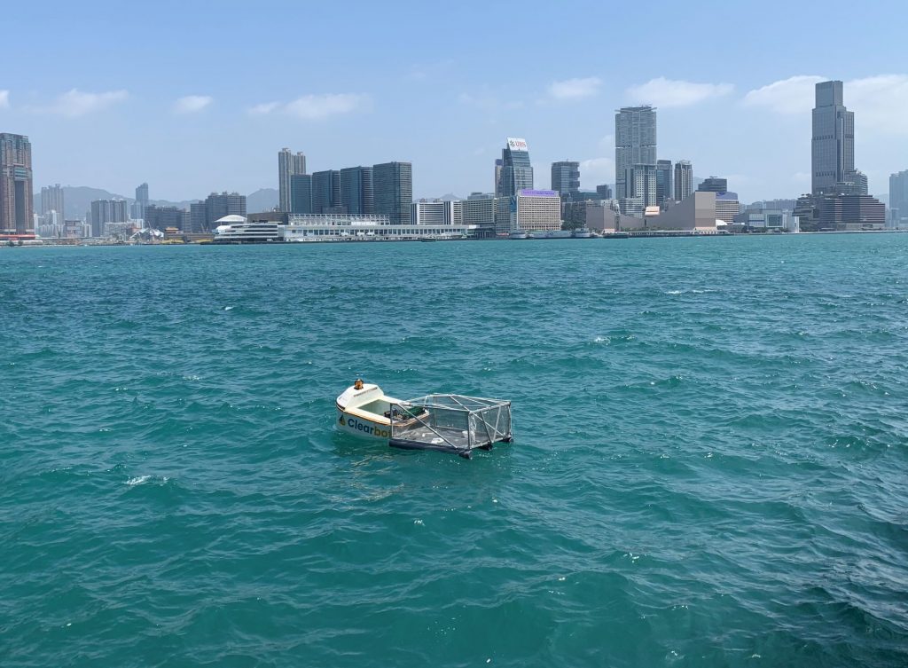 Thuyền robot hỗ trợ AI dọn dẹp bến sông ngăn rác thải nhựa ra khỏi đại dương
