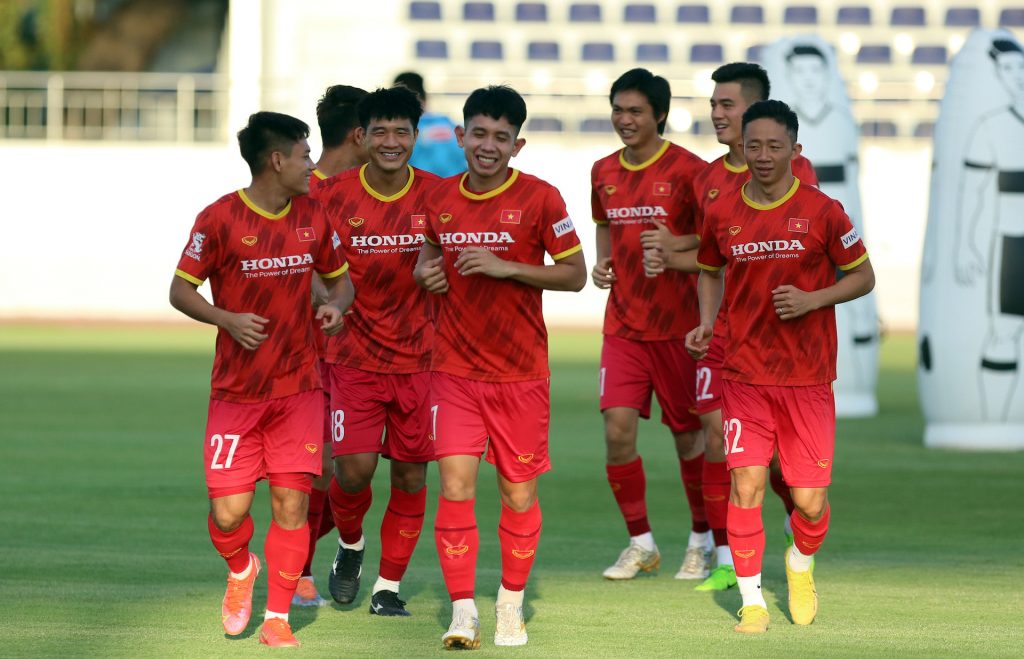 Đội tuyển Việt Nam gấp rút tập luyện cho trận đấu đầu tiên
